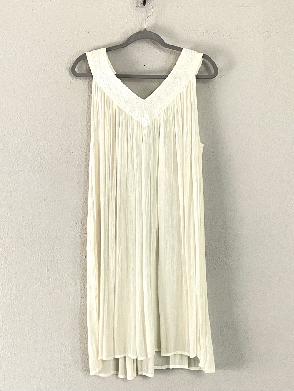 Vintage Neelam White Gauze Pleated Shift Dress Boho Cottagecore Lace V-Neck M